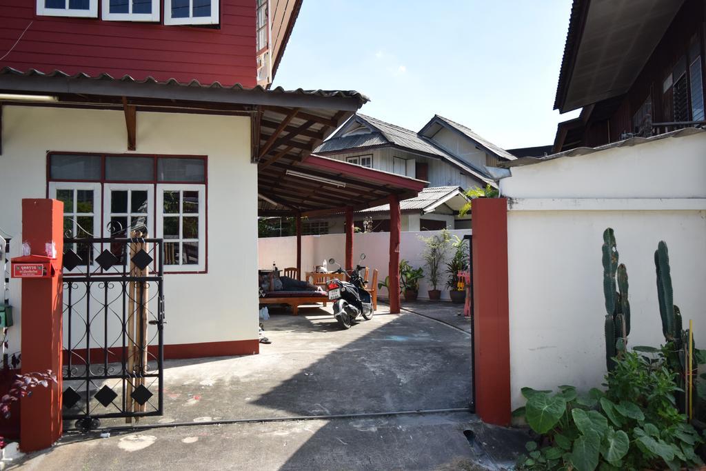 Champion Hostel 2 (Adults Only) เชียงใหม่ ภายนอก รูปภาพ
